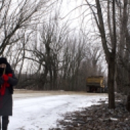 Nicole Panneton - Dérive - Film à partir de photos et vidéos - Déambulation avec tricot - Rouses Point, États-Unis - 2015 - Crédit photographique Michel Dubé
